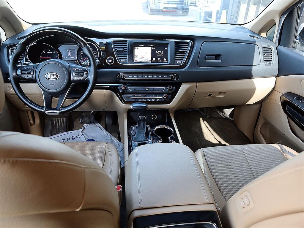 KIA Carnival - Vista 5