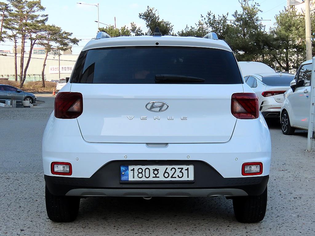 HYUNDAI Venue - Vista 4