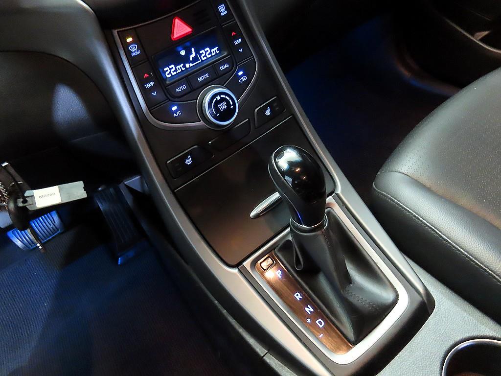 HYUNDAI Avante - Vista 12