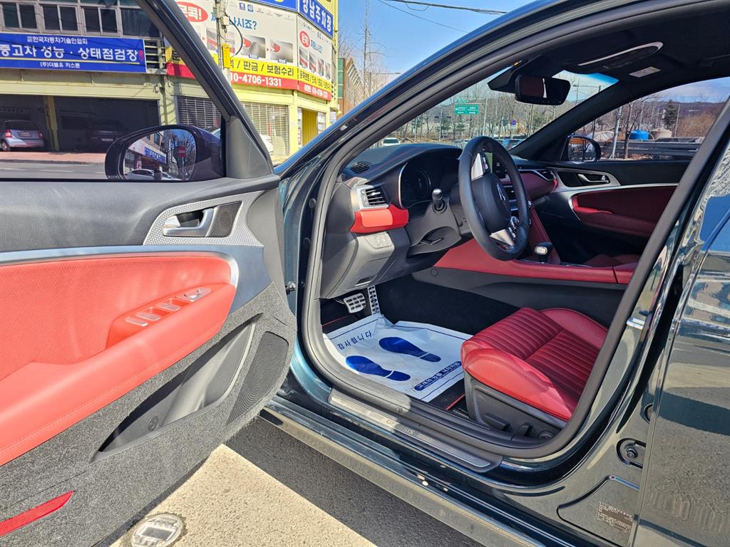 Genesis G70 - Vista 9