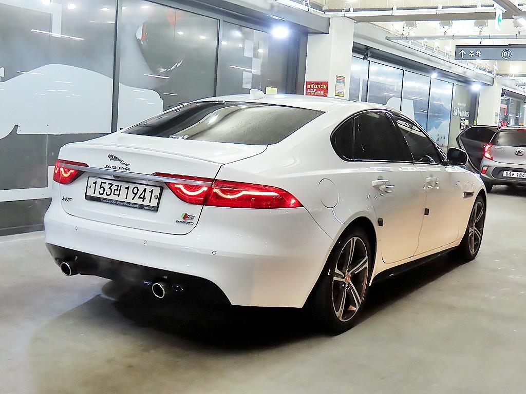 Jaguar XF - Vista 4