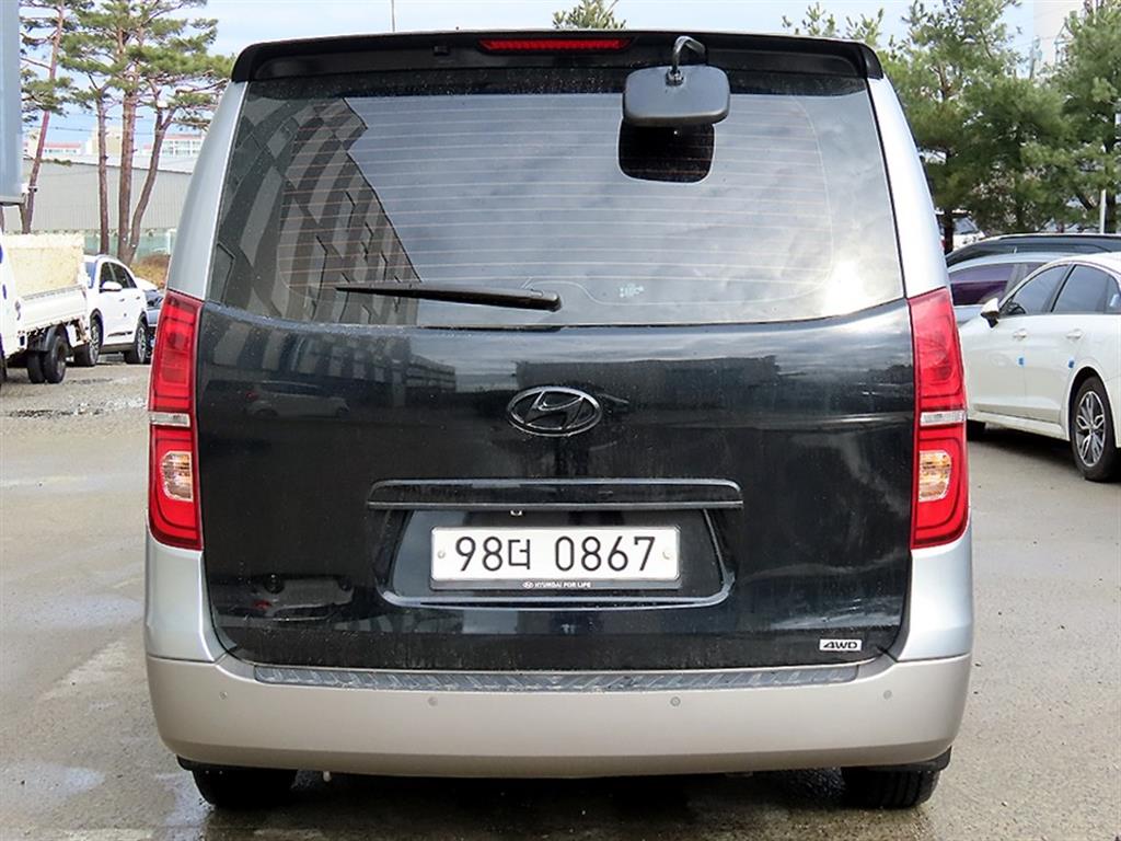 HYUNDAI Starex - Vista 4