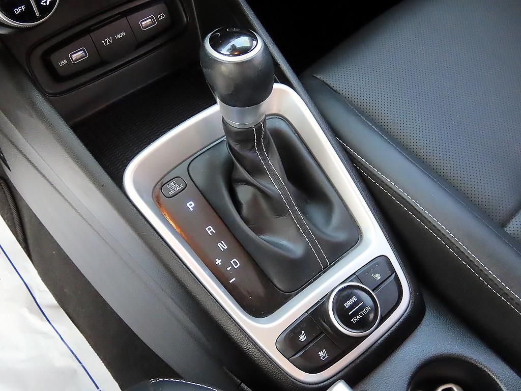 HYUNDAI Venue - Vista 11