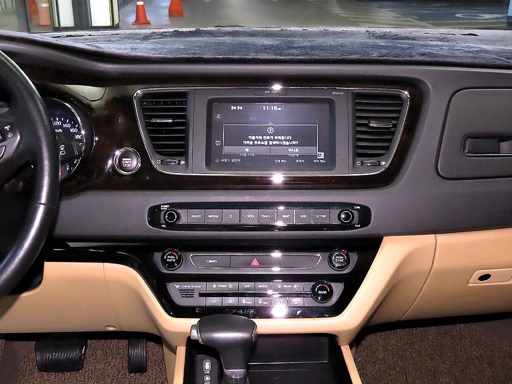 KIA Carnival - Vista 11