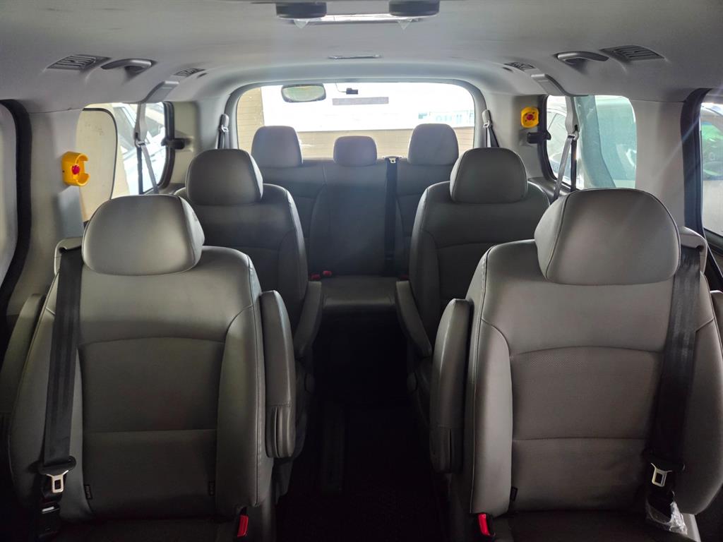 HYUNDAI Starex - Vista 8