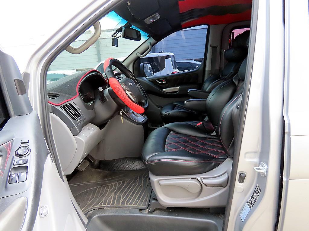 HYUNDAI Starex - Vista 5