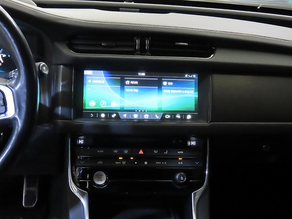 Jaguar XF - Vista 11