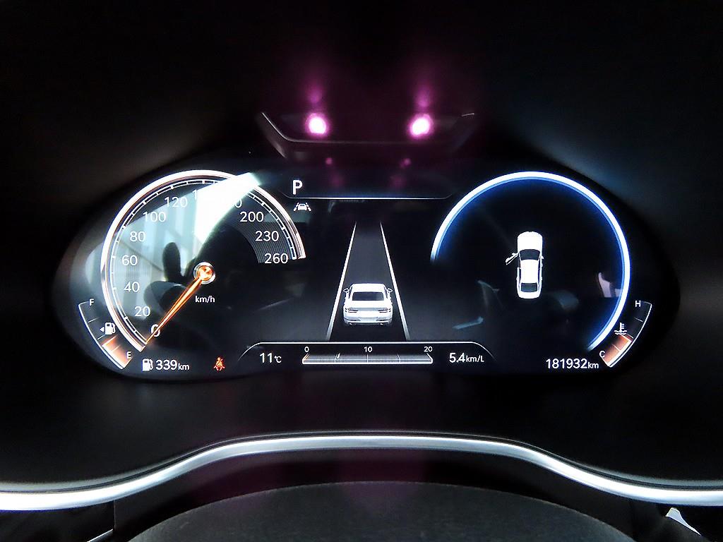 Genesis G80 - Vista 9