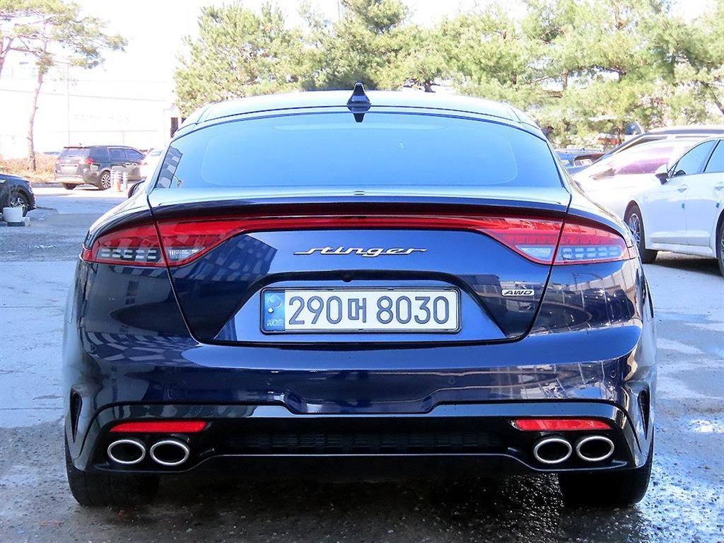 KIA Stinger - Vista 4