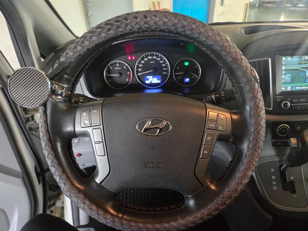 HYUNDAI Starex - Vista 10