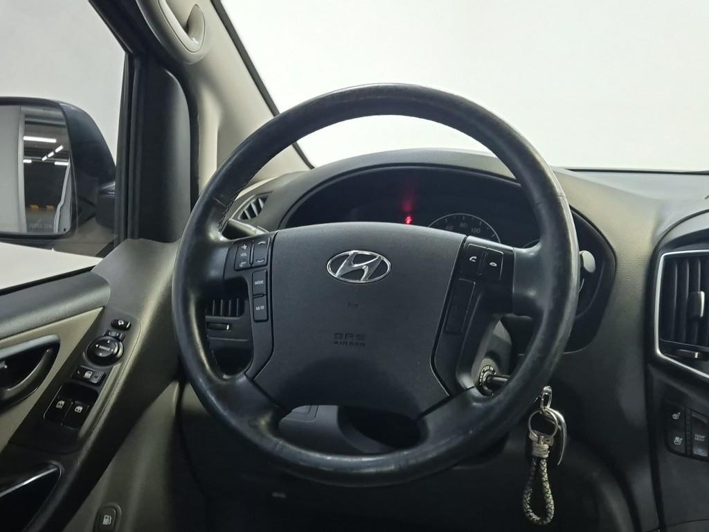 HYUNDAI Starex - Vista 8