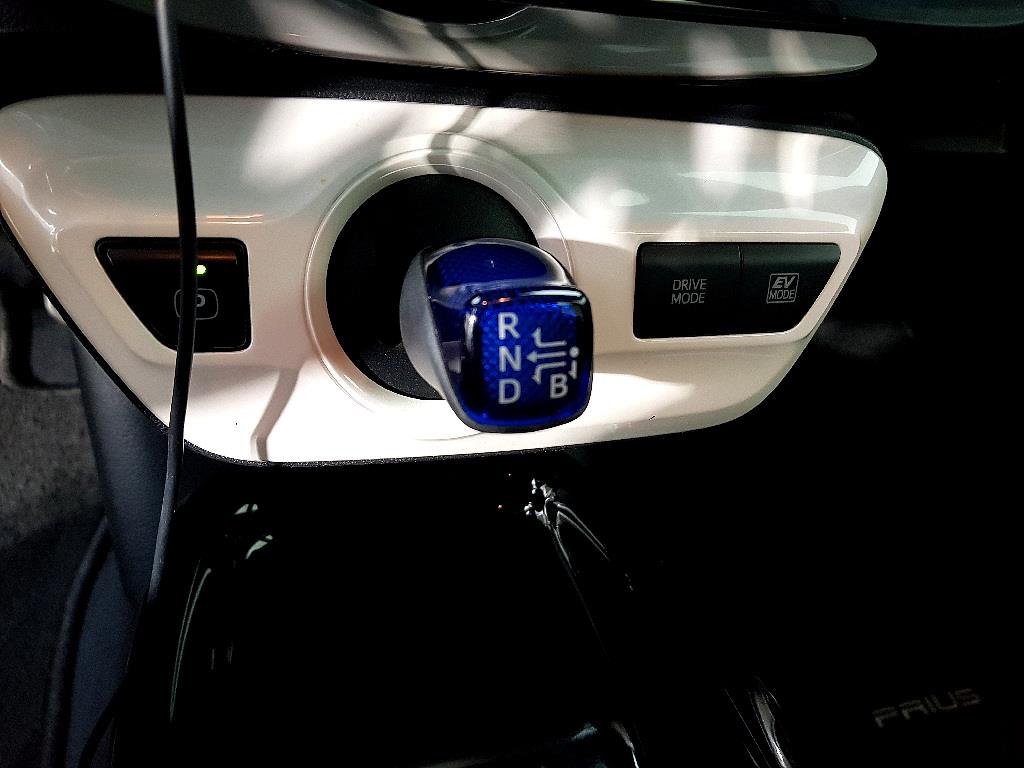 Toyota Prius 2017 Negro - Importación desde Corea - HF Imports Iquique - Foto 15