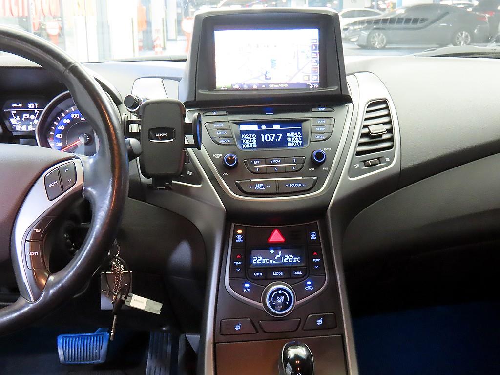 HYUNDAI Avante - Vista 11