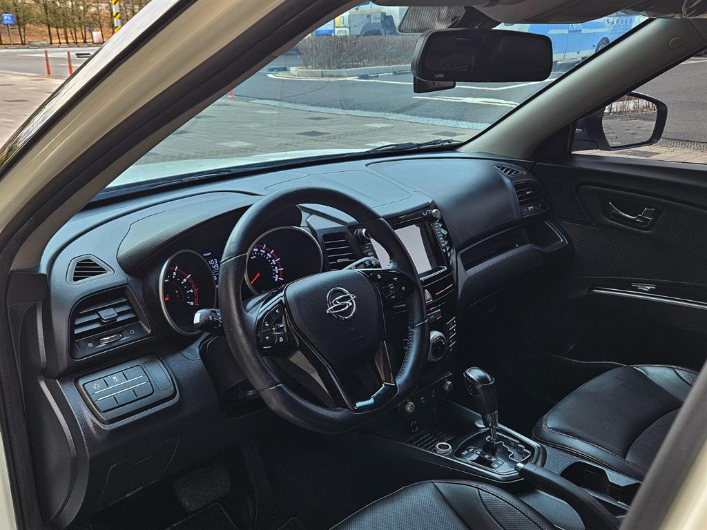 Ssangyong Tivoli - Vista 9