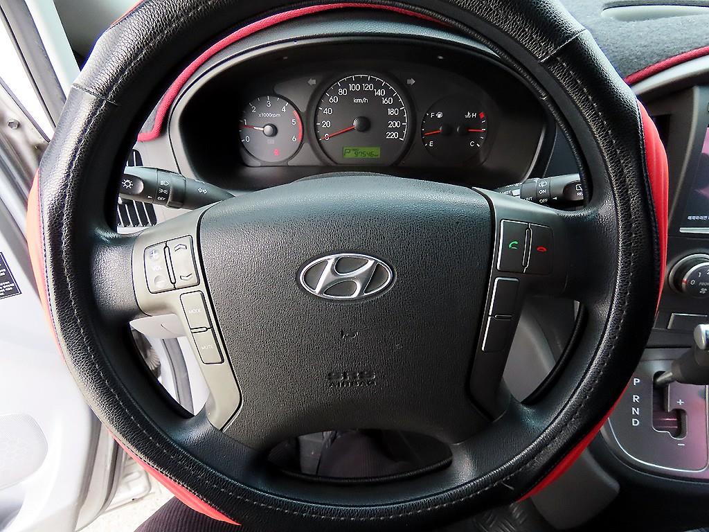 HYUNDAI Starex - Vista 8