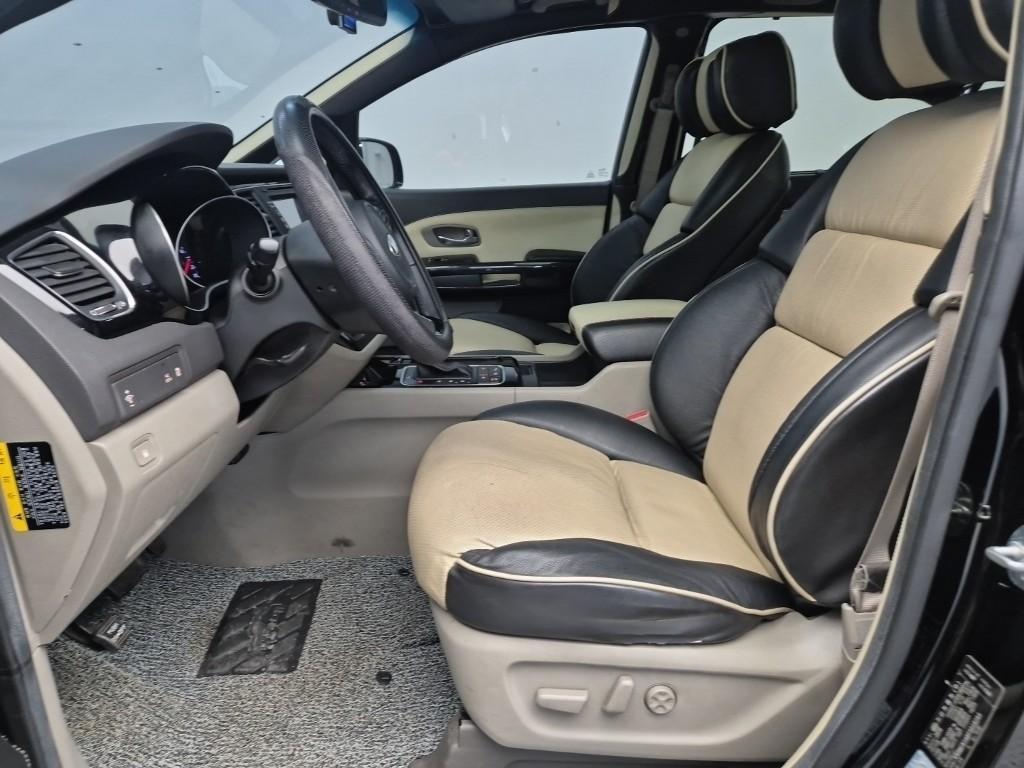 KIA Carnival - Vista 11