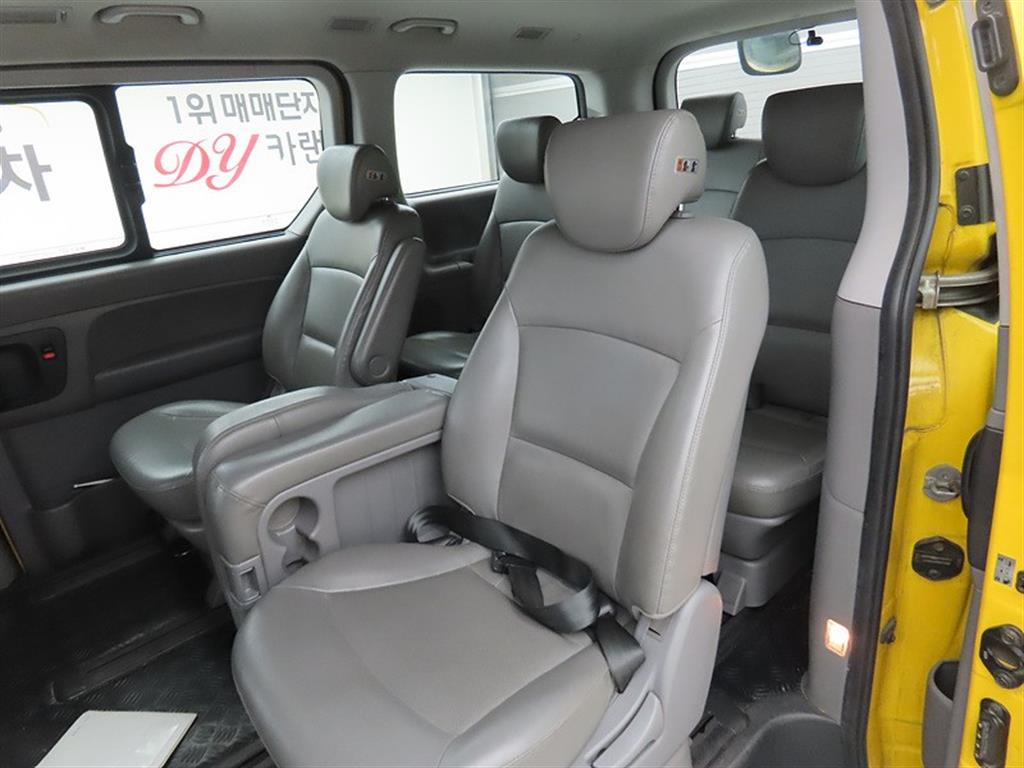 HYUNDAI Starex - Vista 7