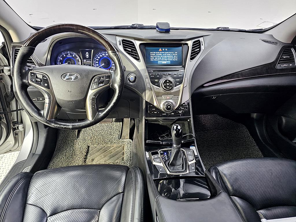 HYUNDAI Grandeur - Vista 5