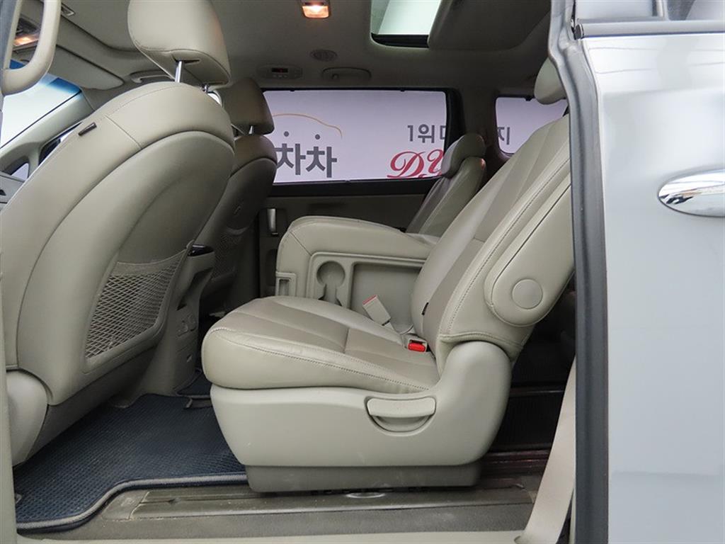 KIA Carnival - Vista 6