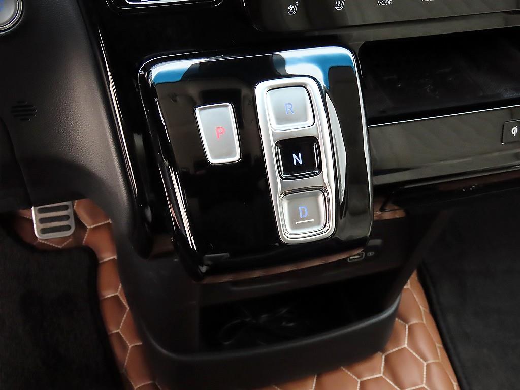 HYUNDAI Staria - Vista 10