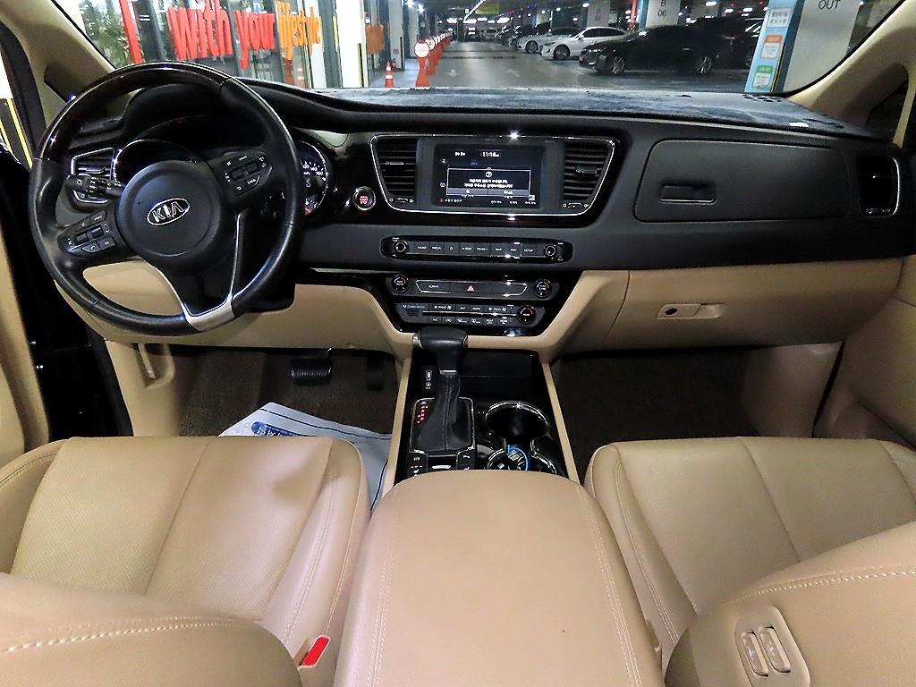 KIA Carnival - Vista 10