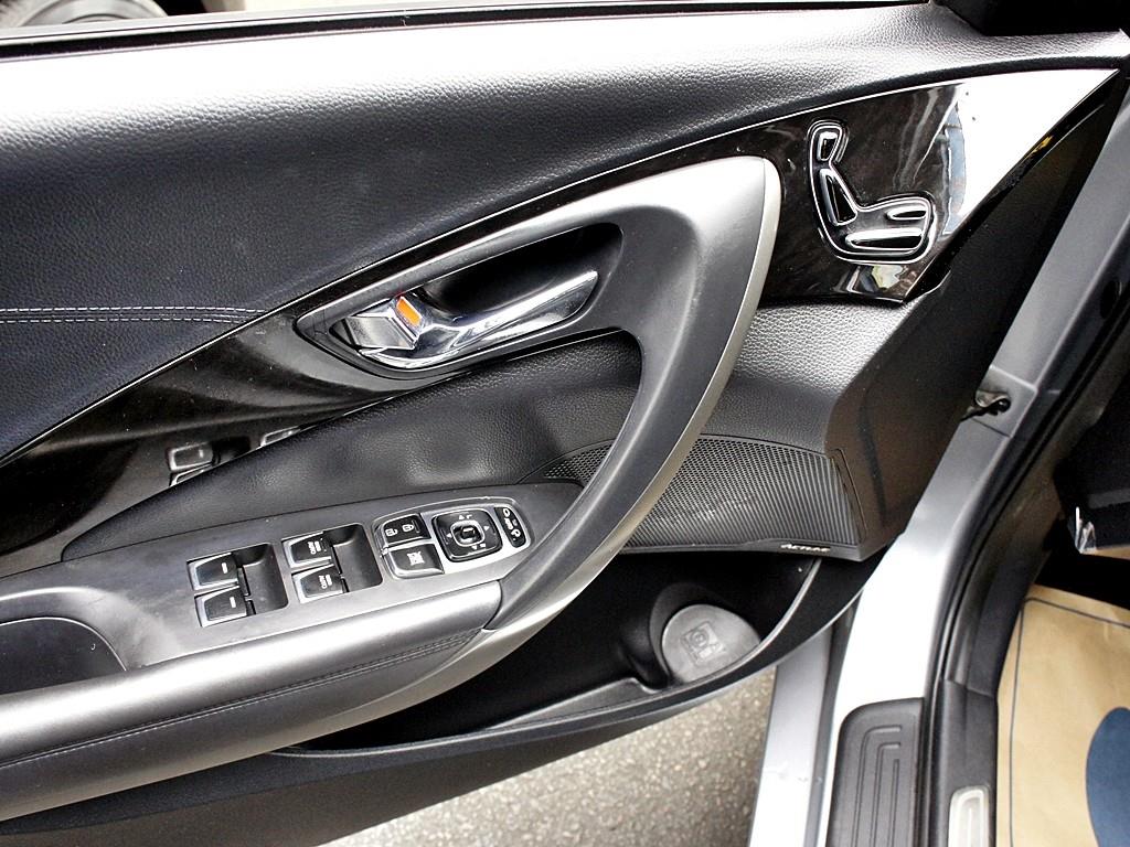 HYUNDAI Grandeur 2016 Gris - Importación desde Corea - HF Imports Iquique - Foto 13