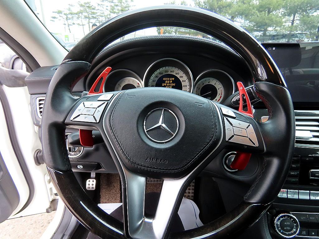 Mercedes Benz CLS Class - Vista 8