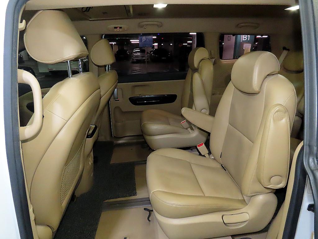 KIA Carnival - Vista 7