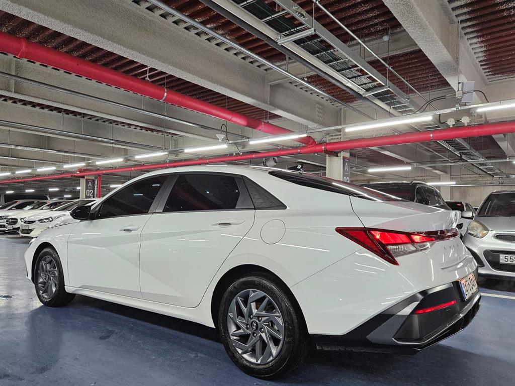 HYUNDAI Avante - Vista 6