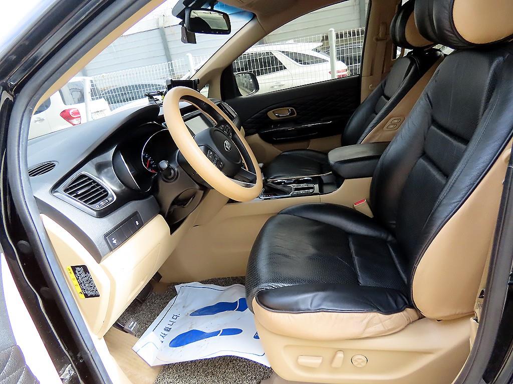 KIA Carnival - Vista 5