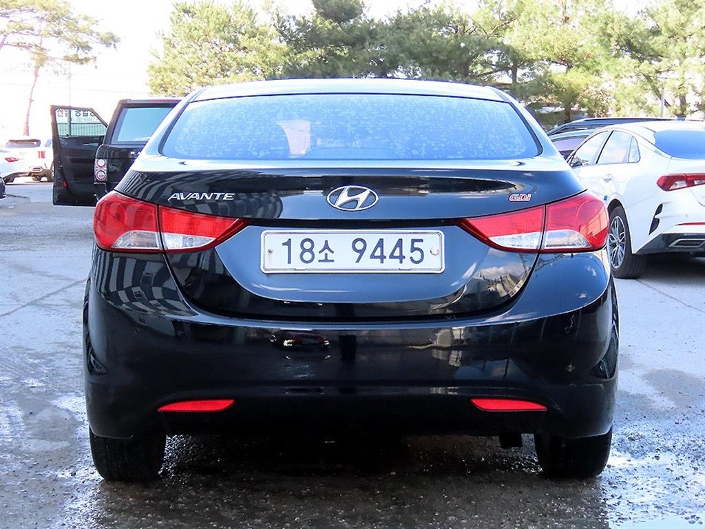 HYUNDAI Avante - Vista 4