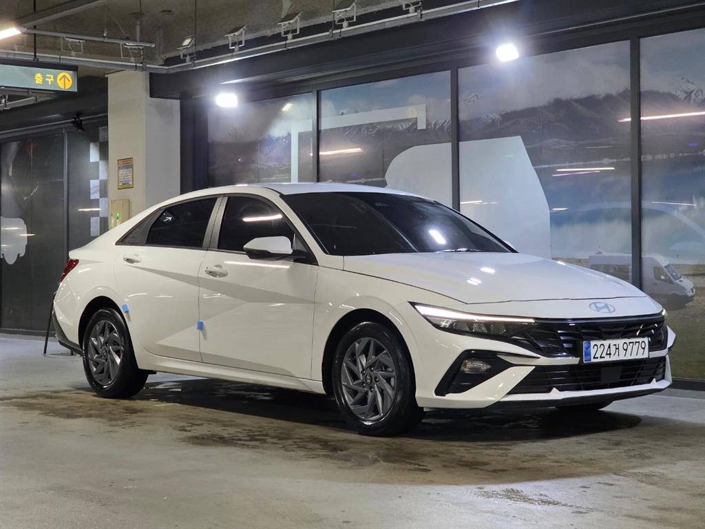 HYUNDAI Avante - Vista 2