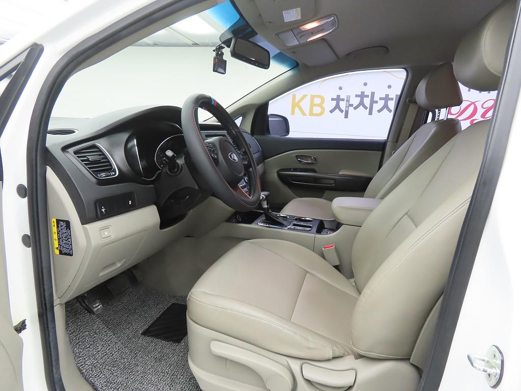 KIA Carnival - Vista 5