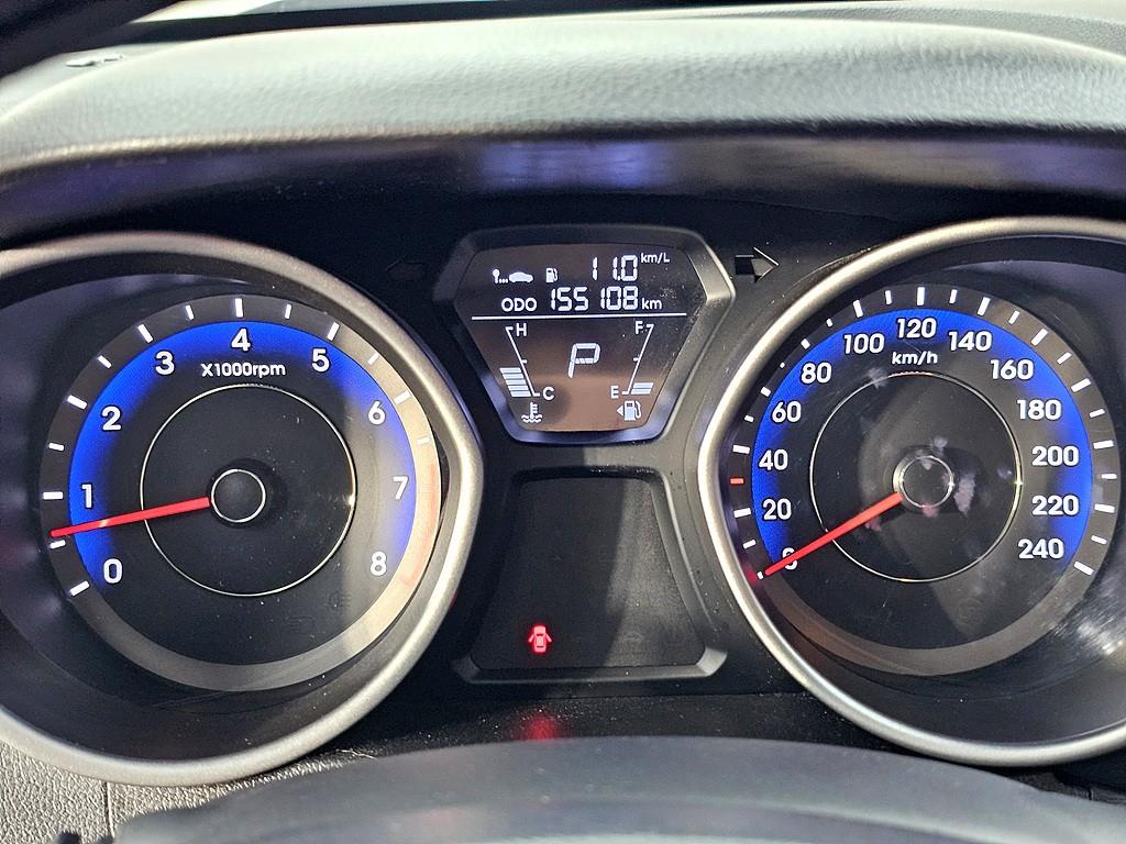 HYUNDAI Avante - Vista 6