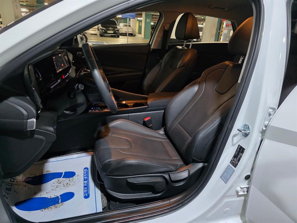 HYUNDAI Avante - Vista 6