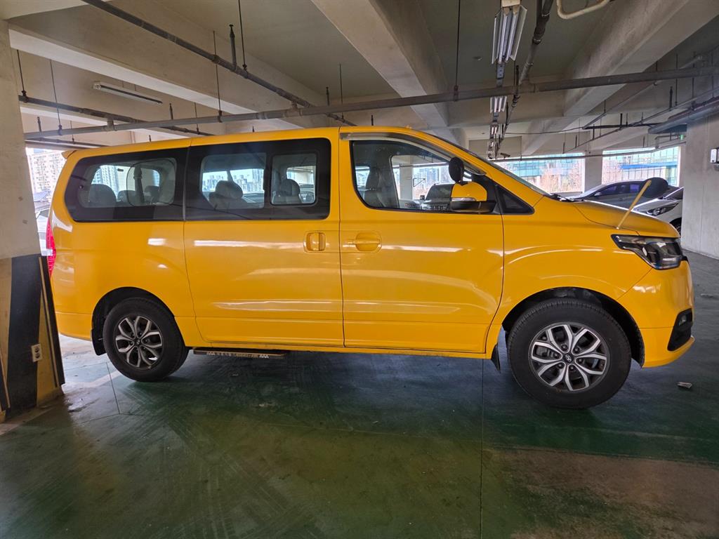 HYUNDAI Starex - Vista 5