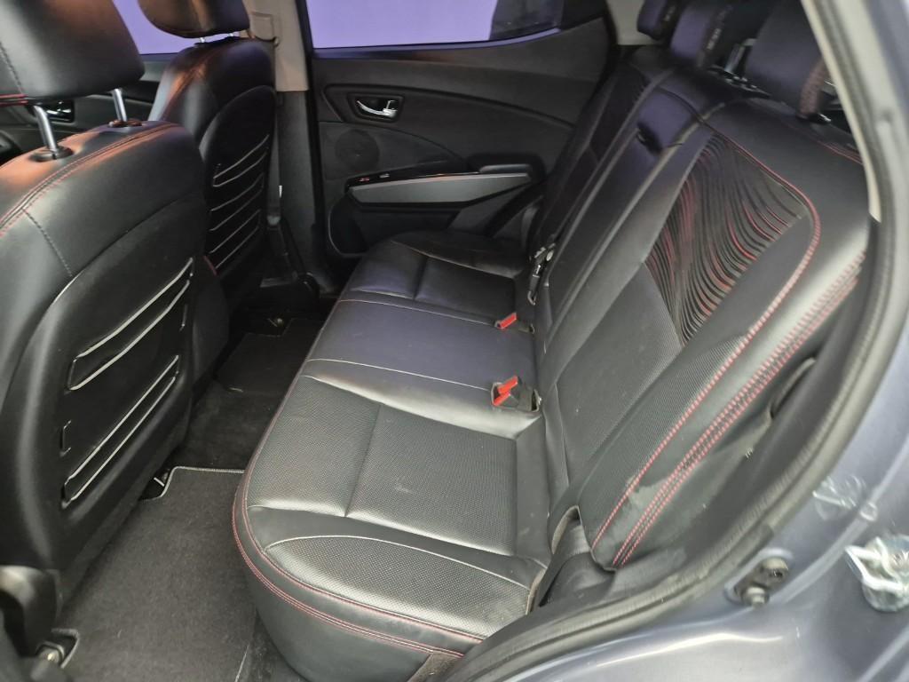 Ssangyong Tivoli - Vista 12