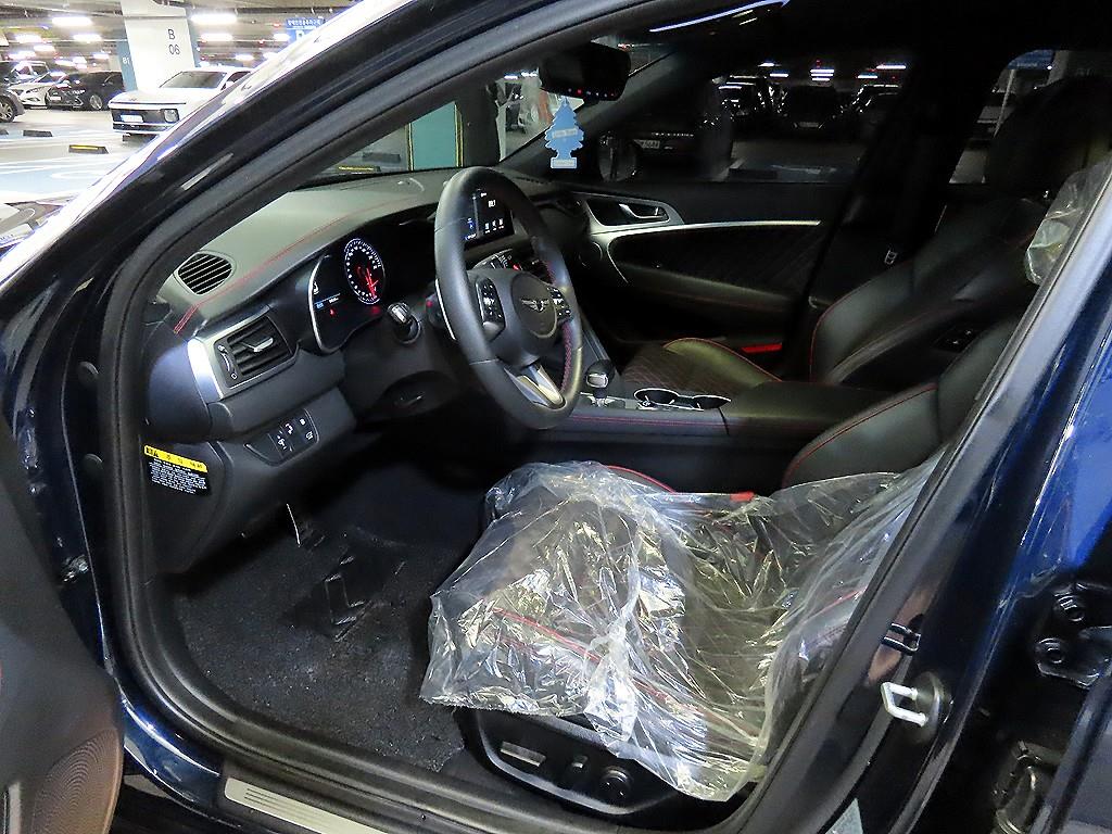 Genesis G70 - Vista 6