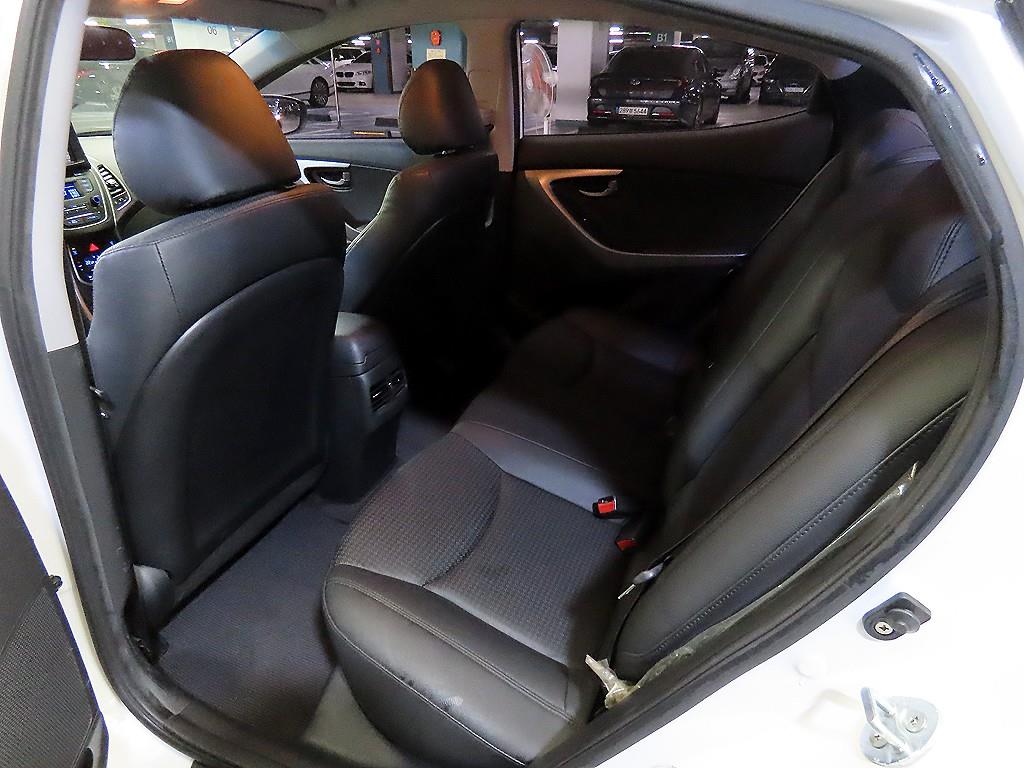 HYUNDAI Avante - Vista 7