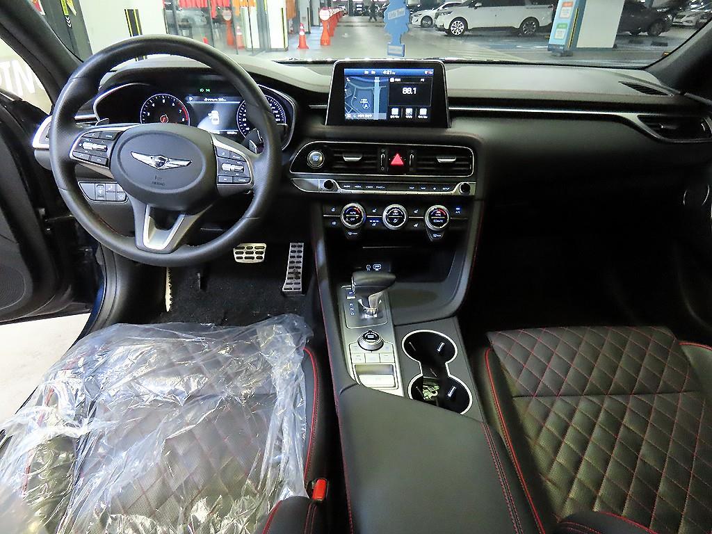 Genesis G70 - Vista 10