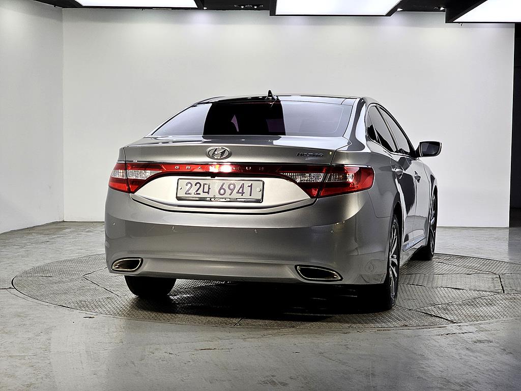 HYUNDAI Grandeur - Vista 3