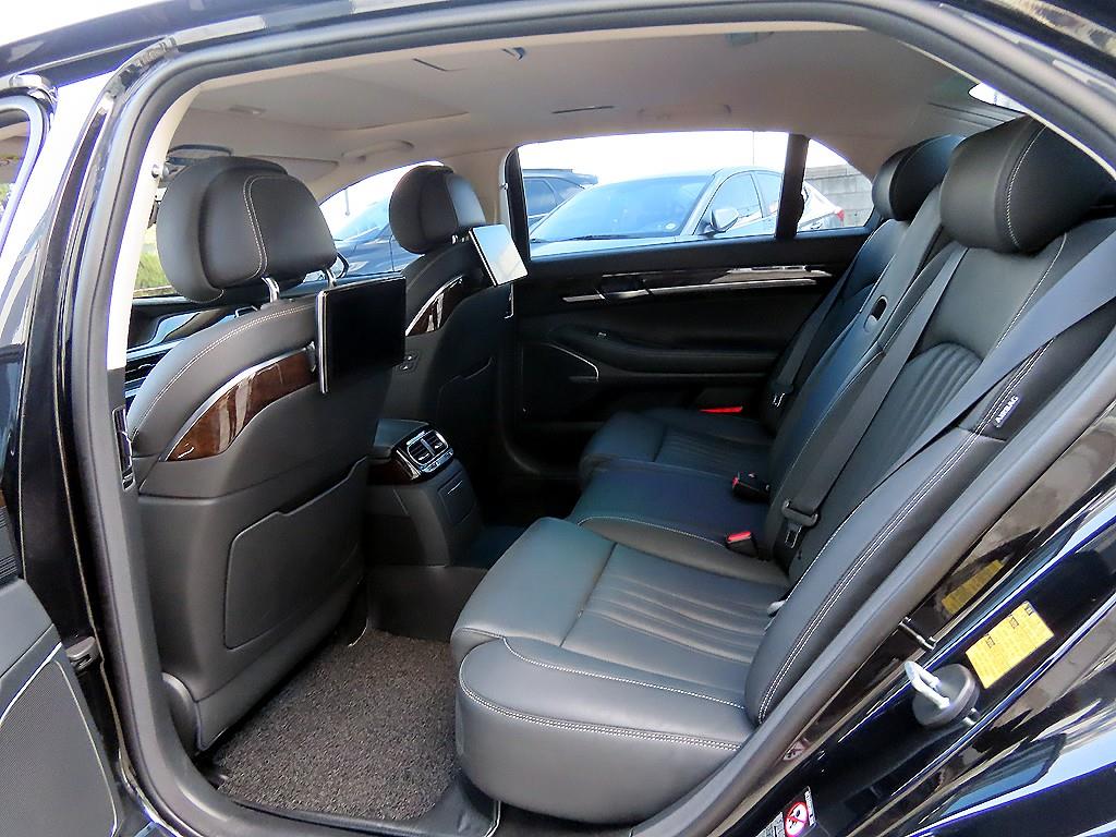 Genesis G90 - Vista 6