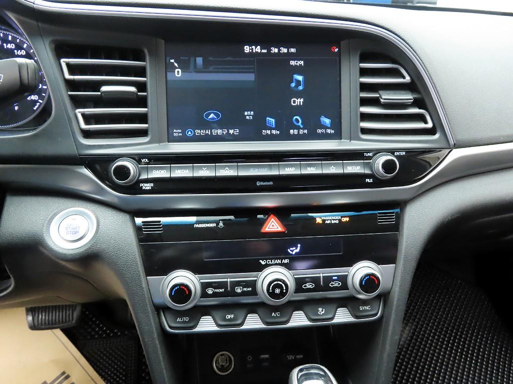 HYUNDAI Avante - Vista 10