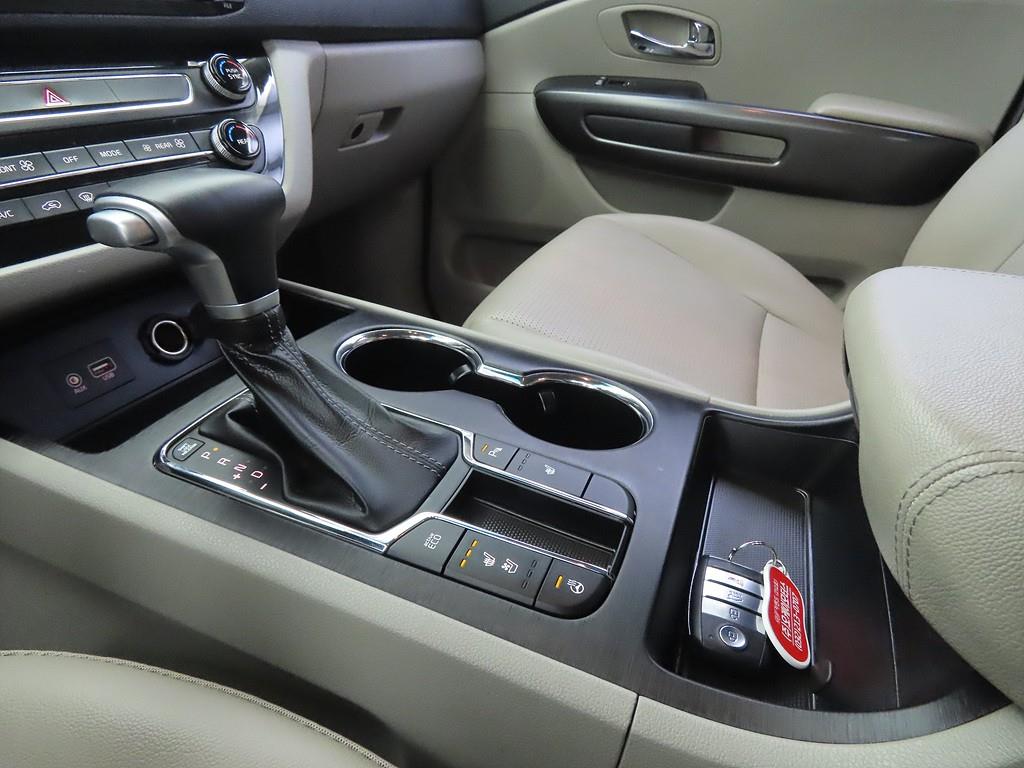 KIA Carnival - Vista 11