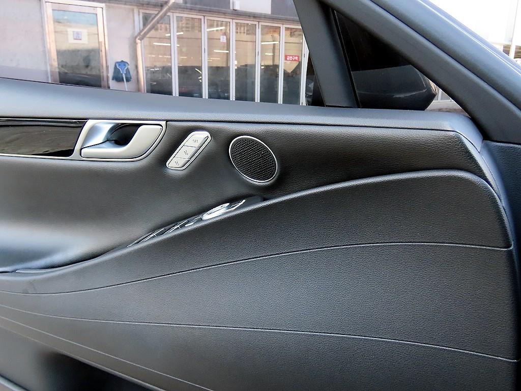 Genesis G80 - Vista 12