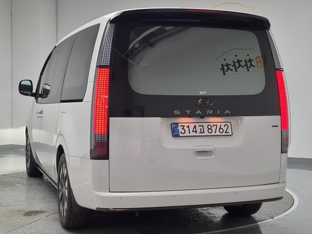 HYUNDAI Staria - Vista 4
