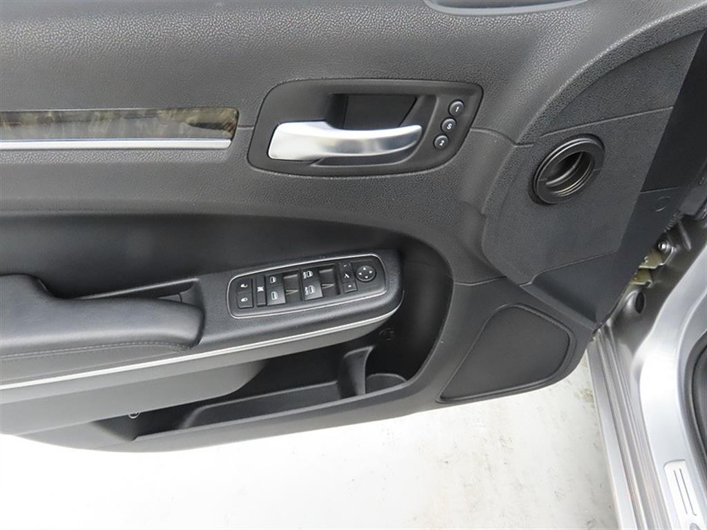 Chrysler 300C - Vista 12