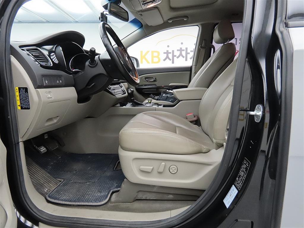 KIA Carnival - Vista 5