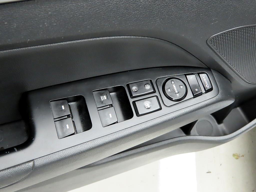 HYUNDAI Avante - Vista 12