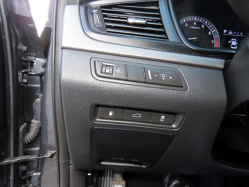 HYUNDAI Sonata - Vista 12